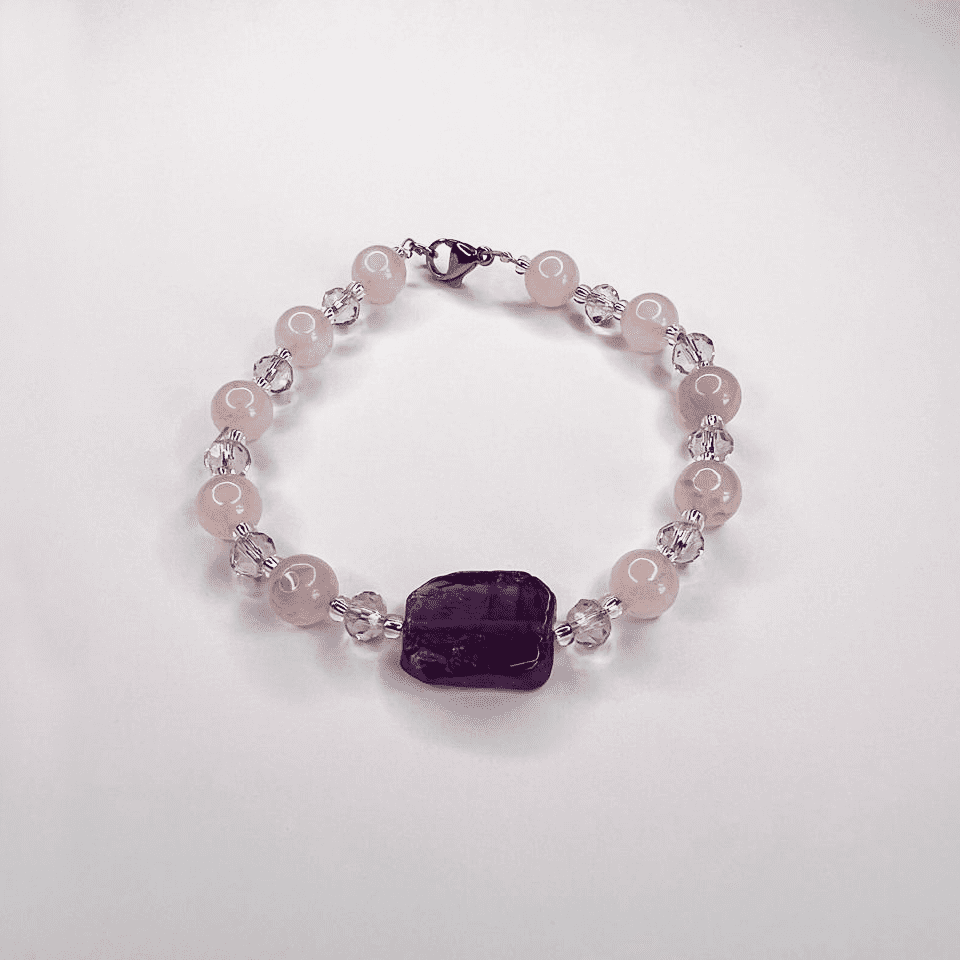4 Pulsera de cuarzo rosado y piedra amatista central.